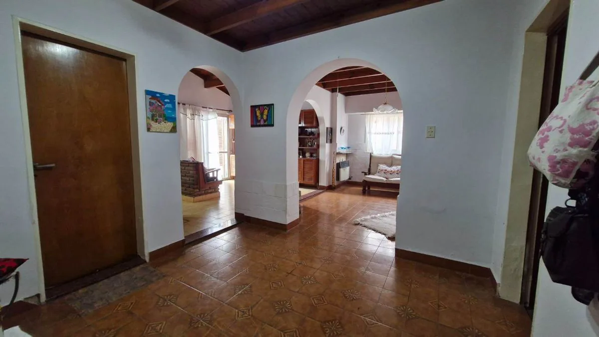 Casa en venta R. Escalada, con jardin. gran tamaño foto 3