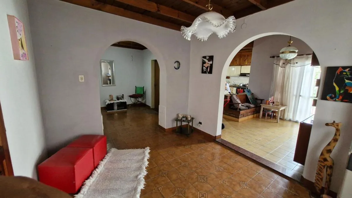 Casa en venta R. Escalada, con jardin. gran tamaño foto 5