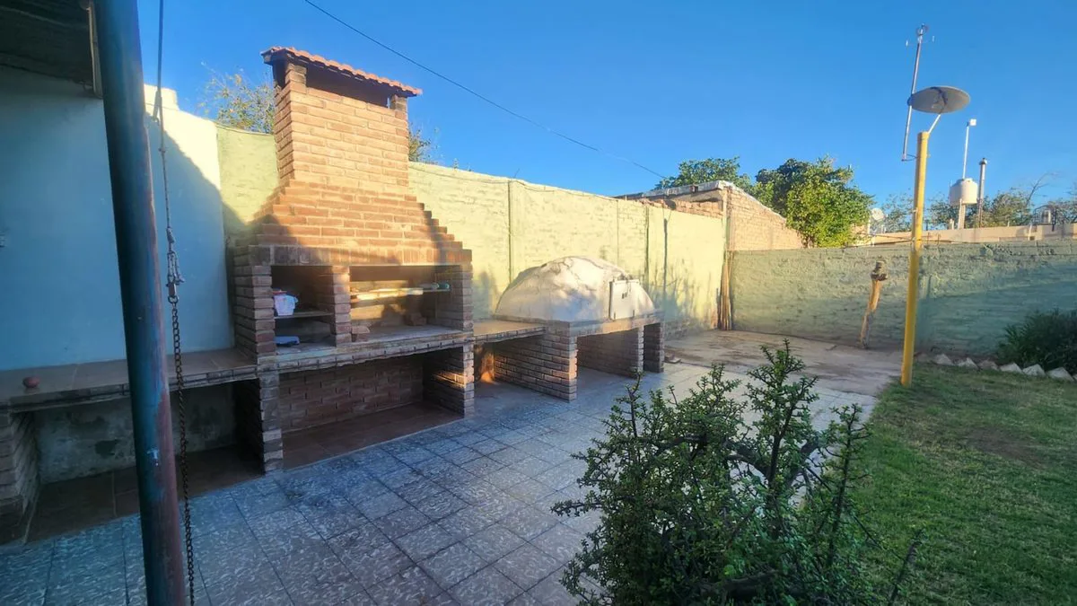 CASA DE 3 DORMITORIOS. B° LAS VIÑAS, SANTA LUCÍA foto 3