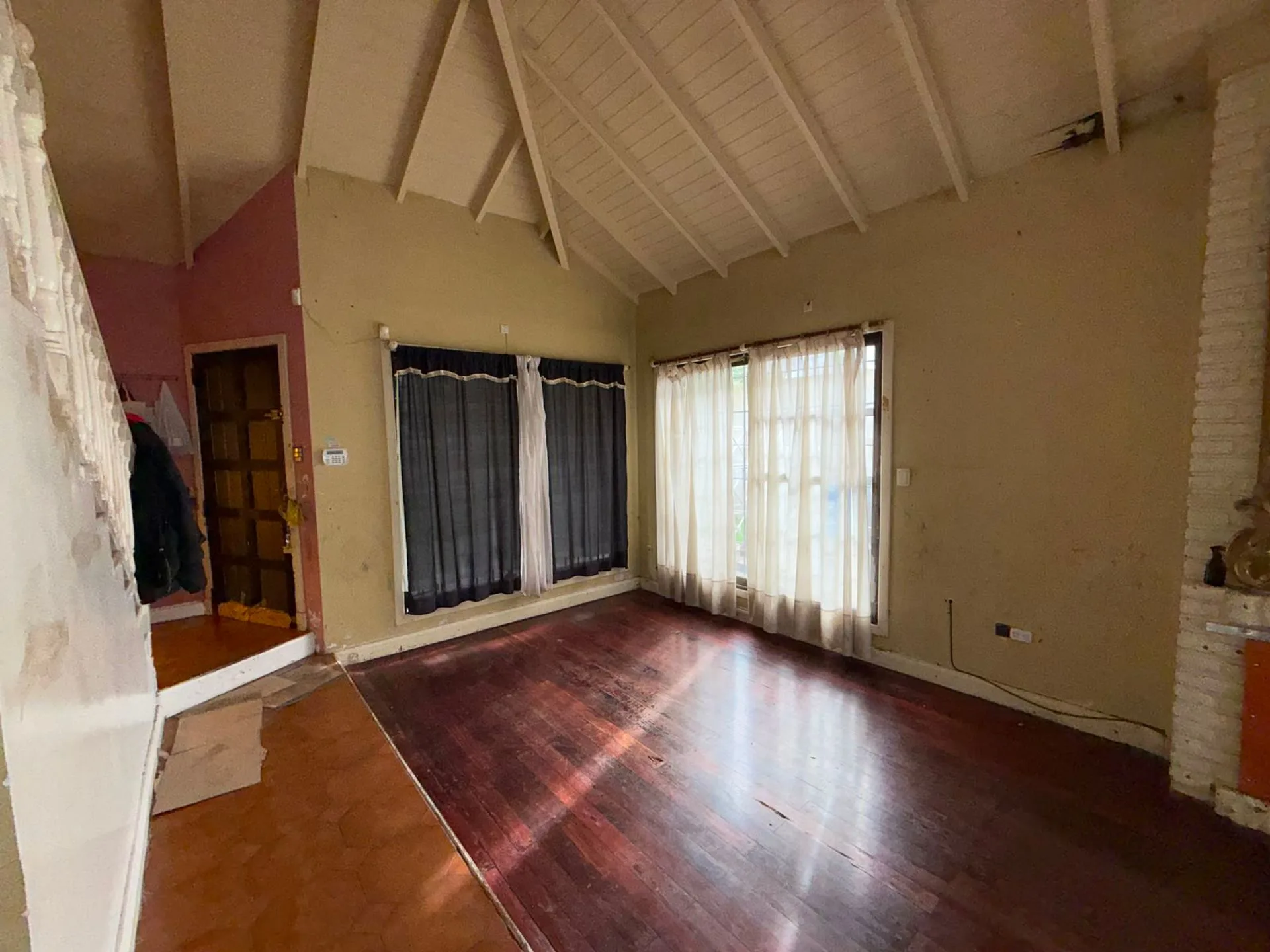 CASA 4 AMBIENTES CON PARQUE B. CONSTITUCION. foto 4