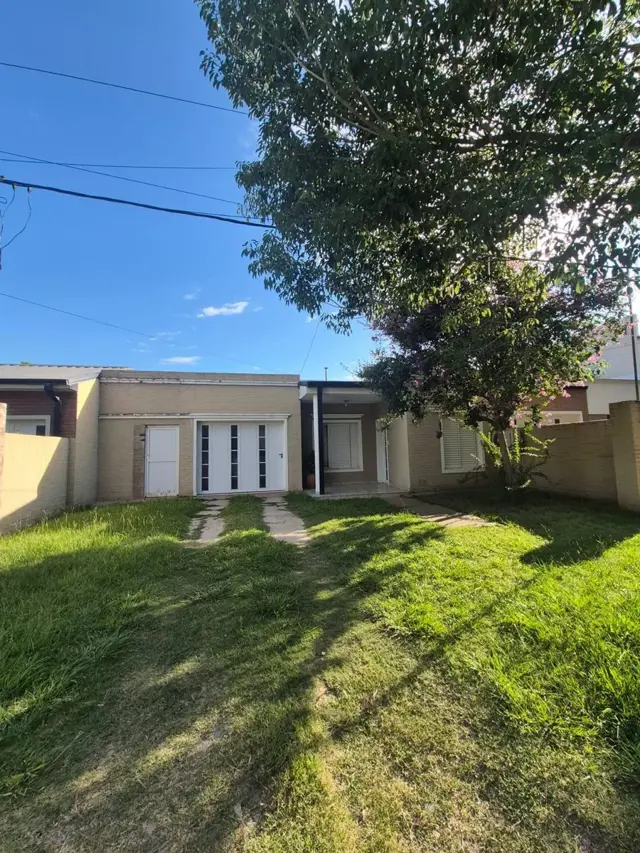 VENTA CASA ZONA ESTE BARRIO RESIDENCIAL