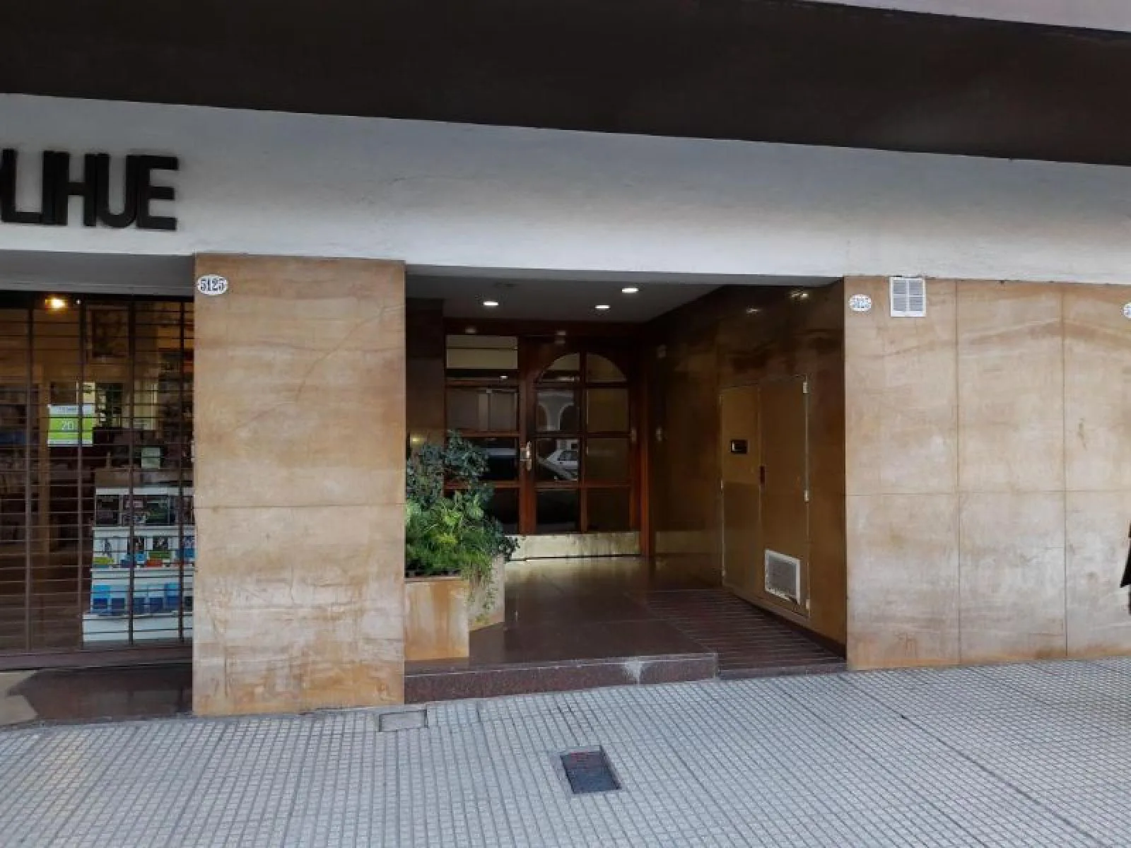 Departamento de 3 Ambientes posible cochera en venta, Se escucha oferta razonable foto 4