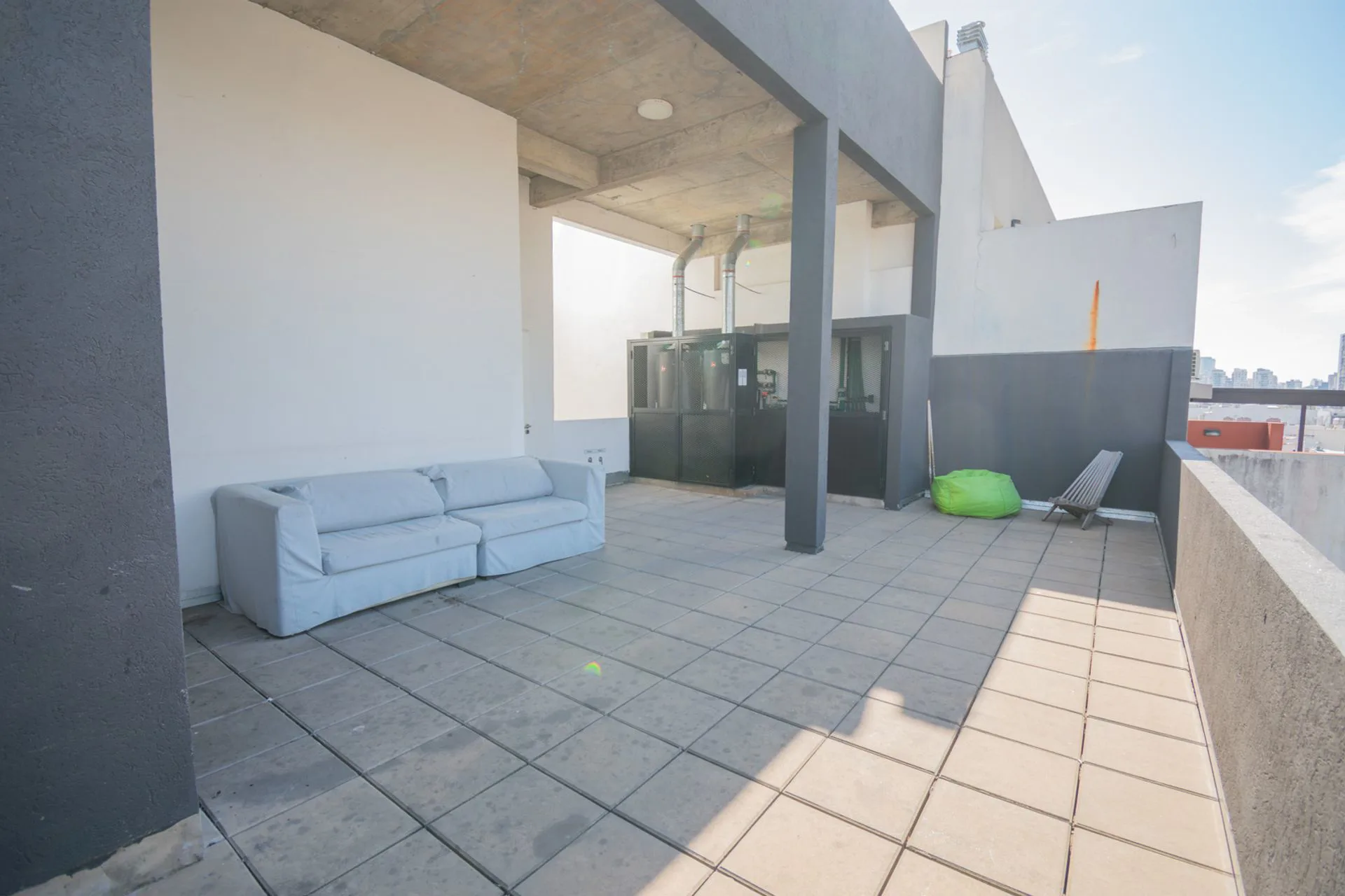 VENTA MONOAMBIENTE CON PATIO COGHLAN foto 3