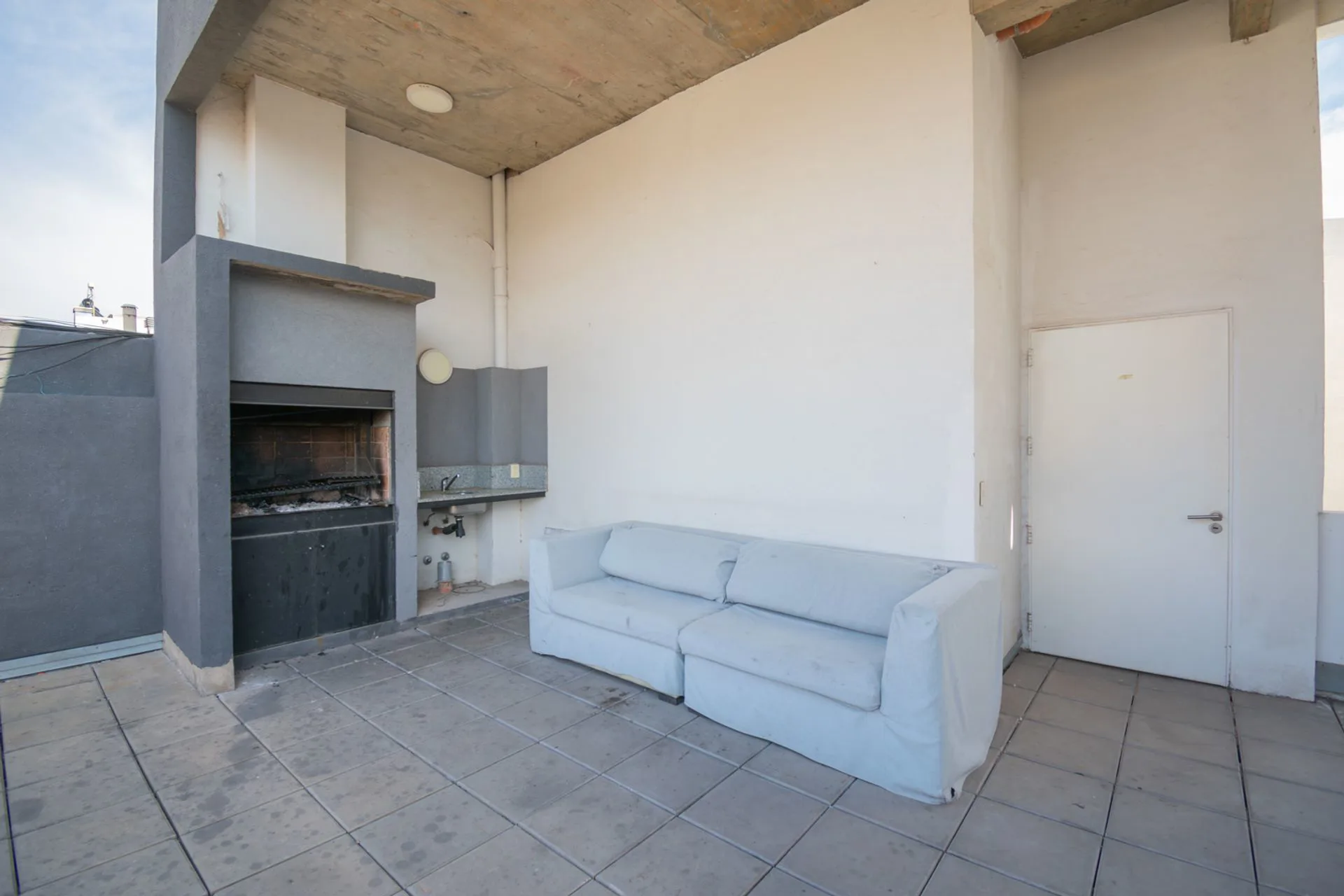 VENTA MONOAMBIENTE CON PATIO COGHLAN foto 5
