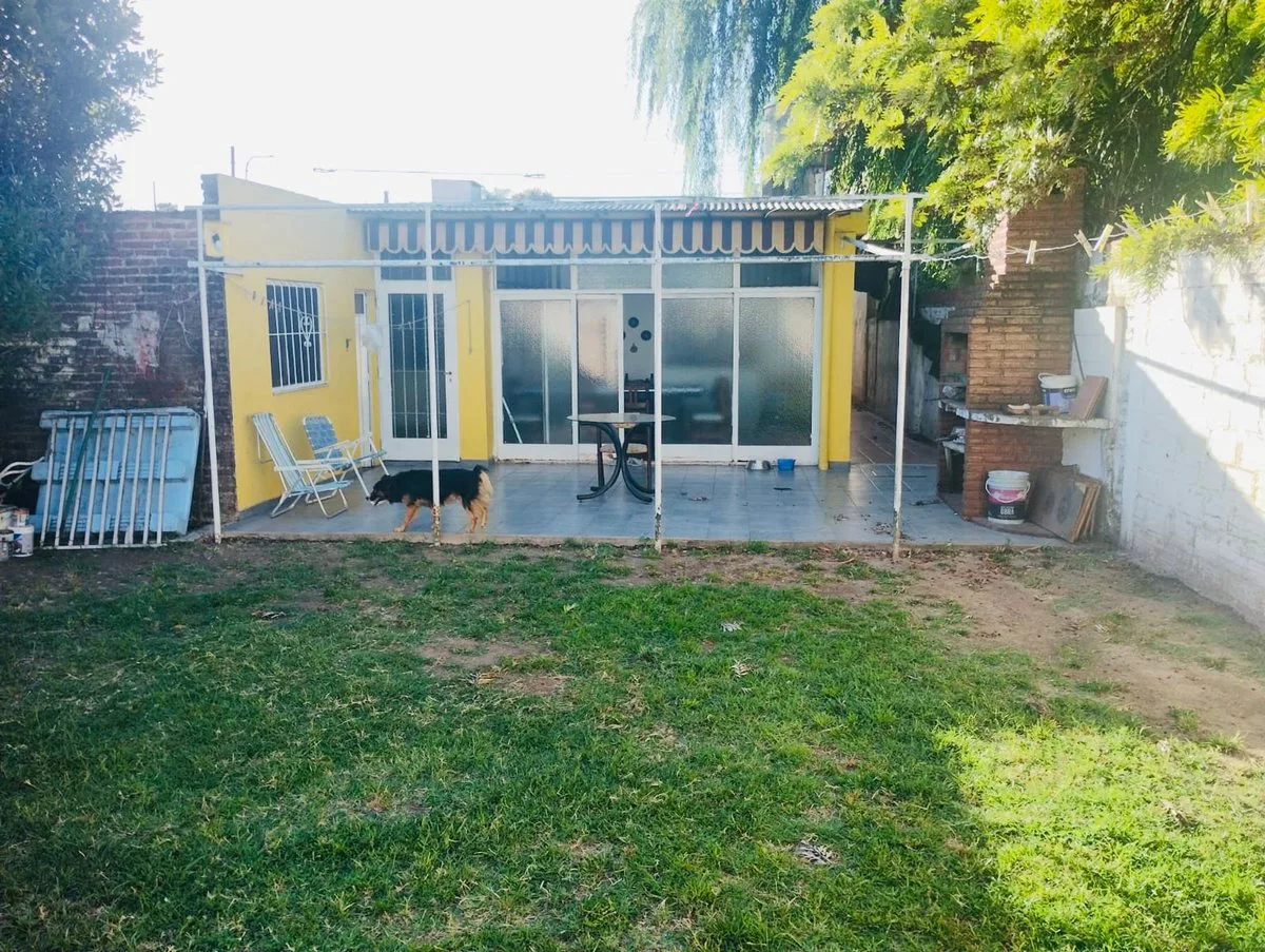 VENTA O PERMUTA CASA 4 AMBIENTES MORON foto 2