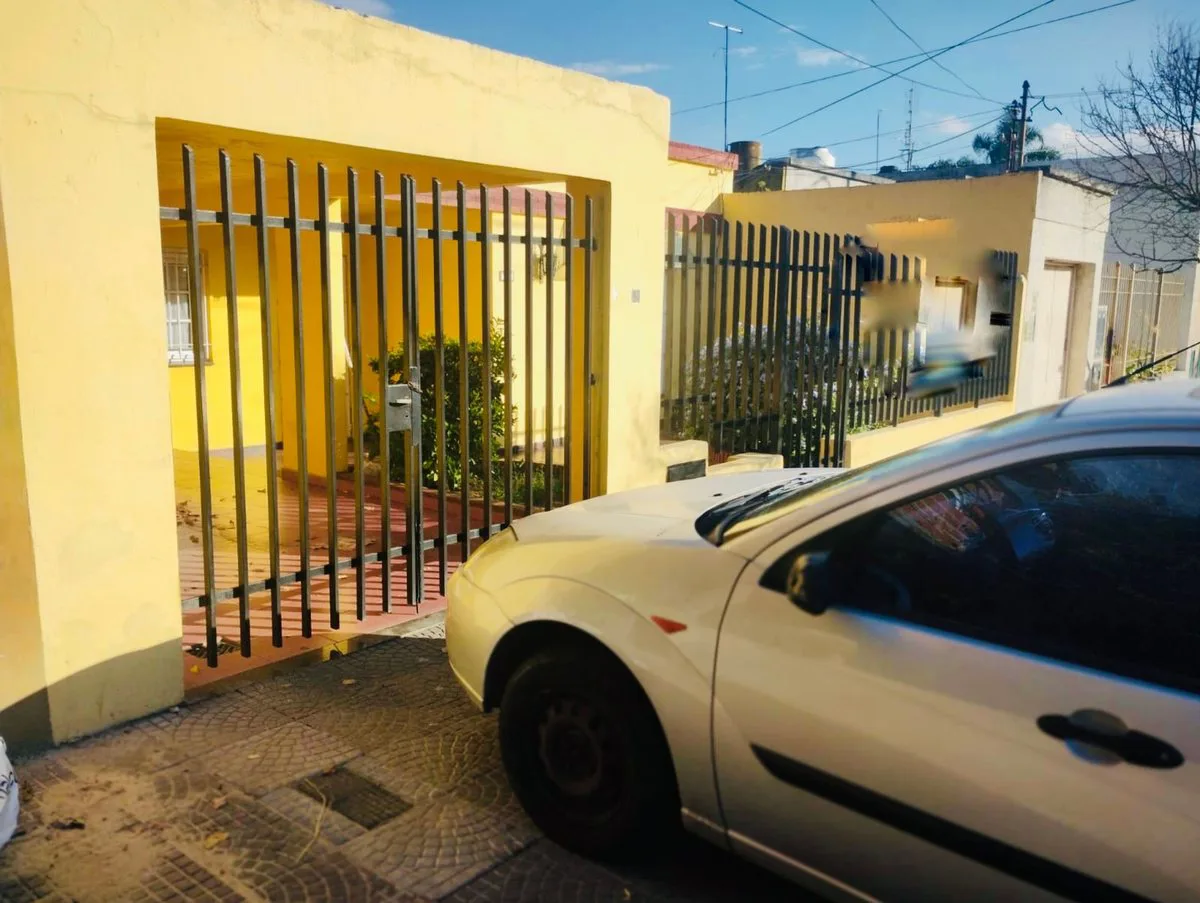 VENTA O PERMUTA CASA 4 AMBIENTES MORON foto 4