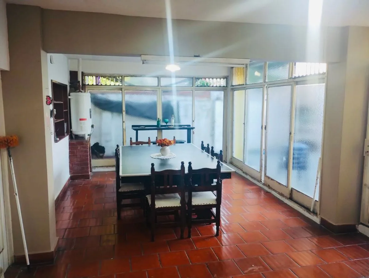 VENTA O PERMUTA CASA 4 AMBIENTES MORON foto 5
