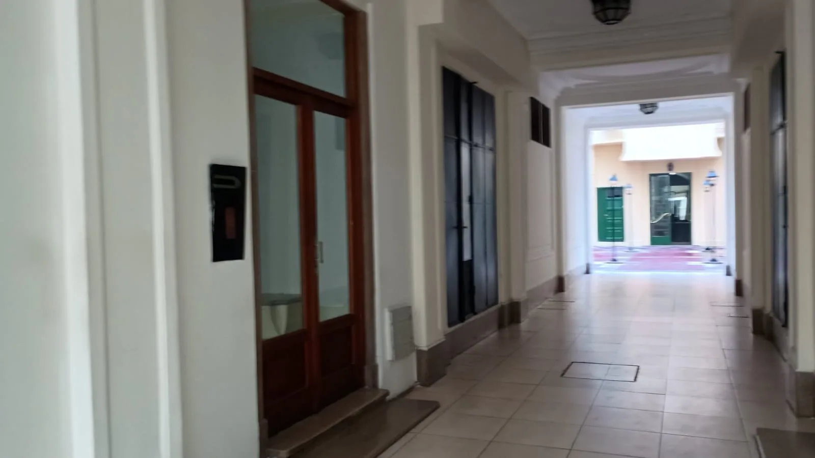 DEPTO EN VENTA ,3AMB,MICROCENTRO- AMPLIO,LATERAL,LUMINOSO, BUEN ESTADO MANTENIMIENTO foto 2