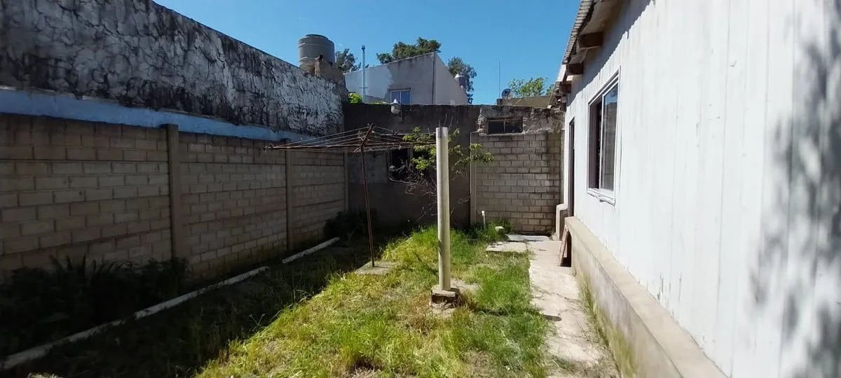 Casa 2 dormitorios en venta Villa Elvira, cochera. foto 5