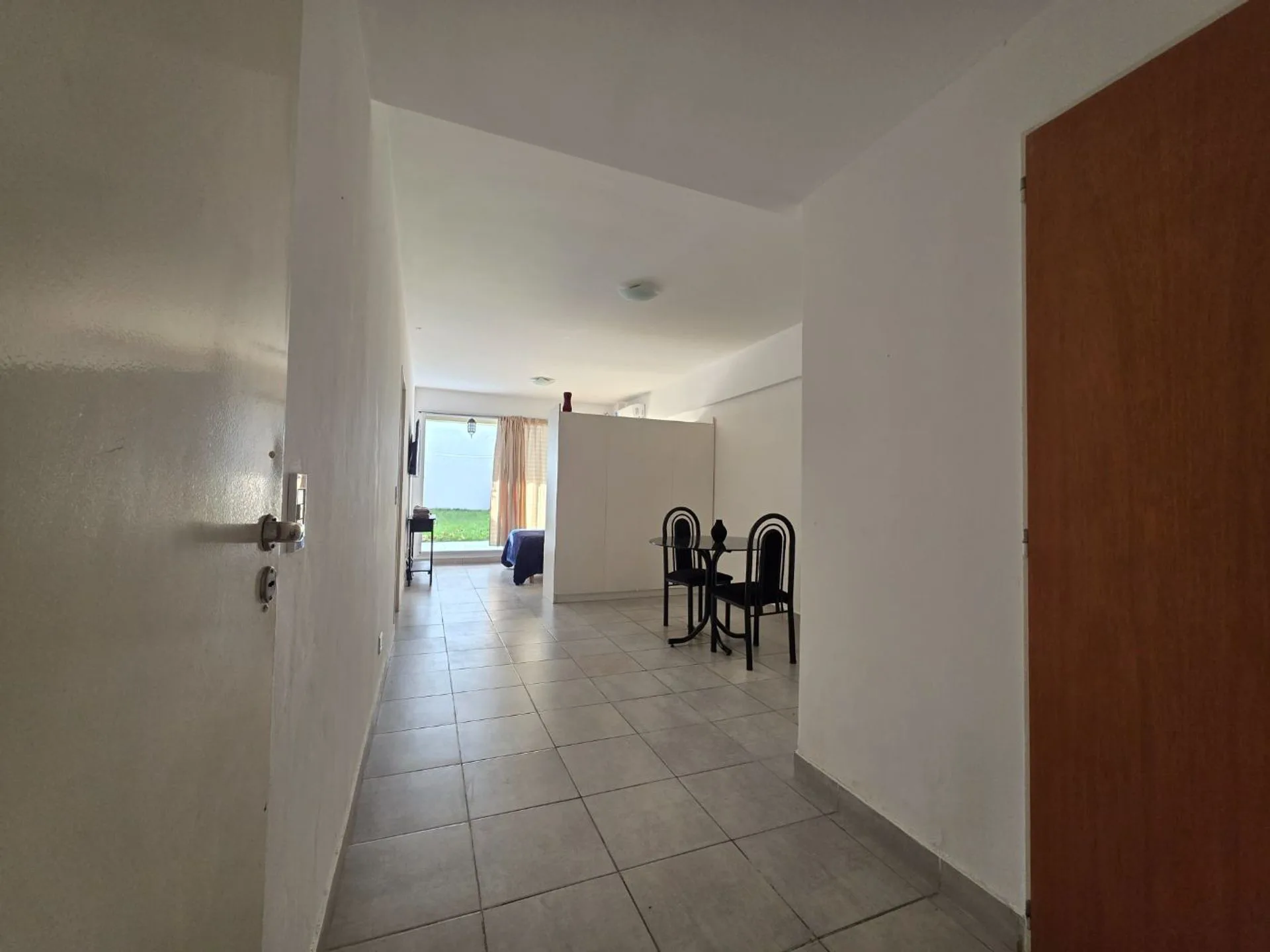 VENTA. MONOAMBIENTE PATIO Y  JARDÍN. PARQUE CHAS foto 2