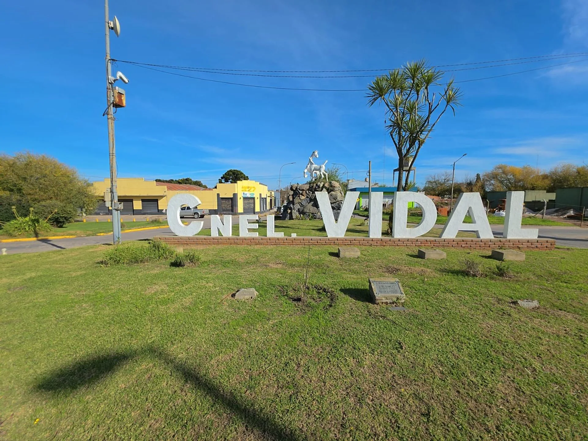 VENTA LOCAL CON GALPON EN INGRESO A CORONEL VIDAL foto 2