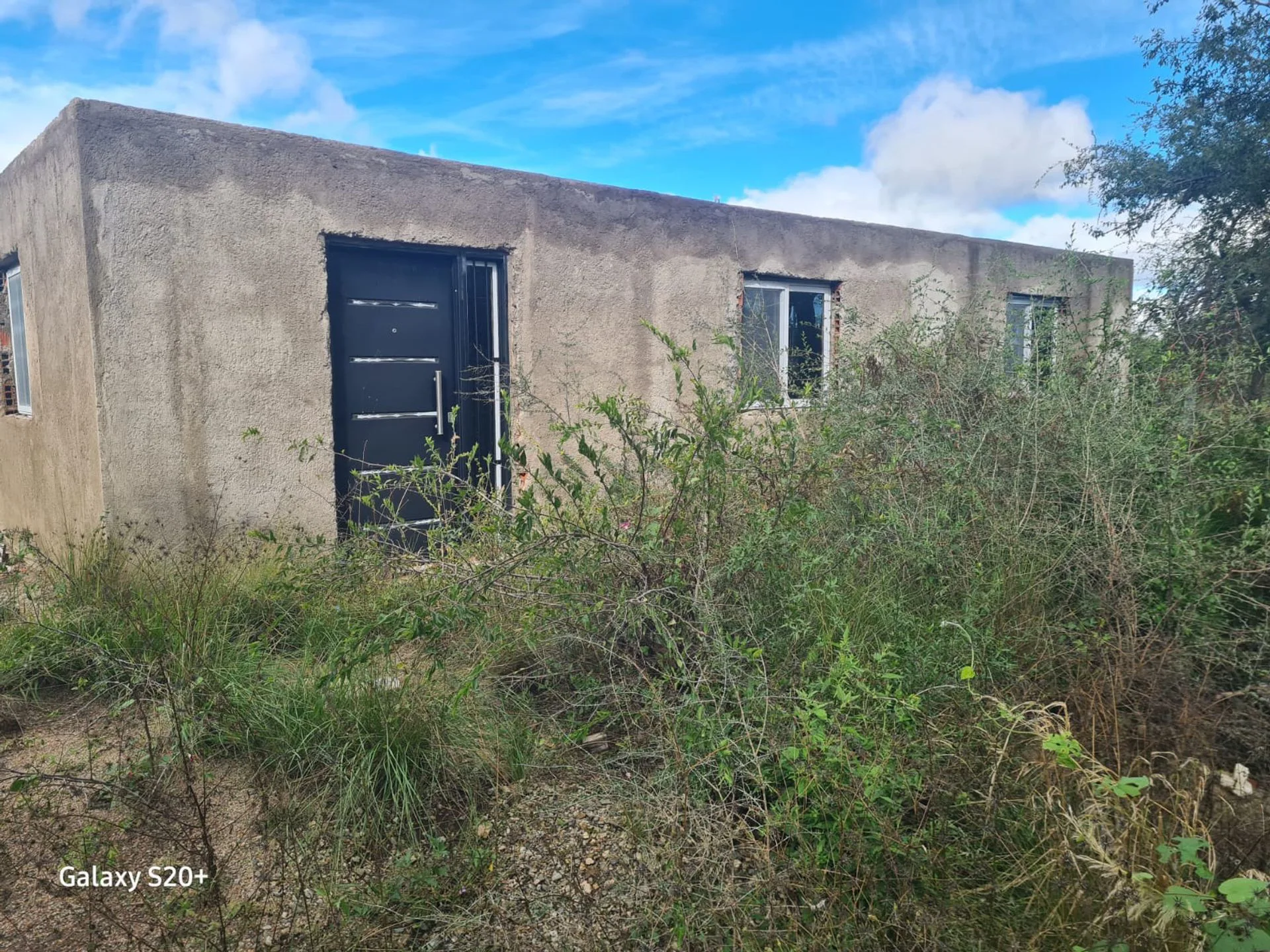 Casa en construcción, terreno 1250m2 - Cortaderas foto 2