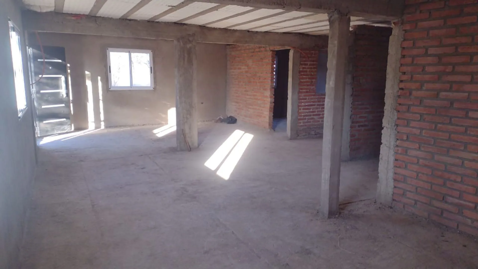 Casa en construcción, terreno 1250m2 - Cortaderas foto 4