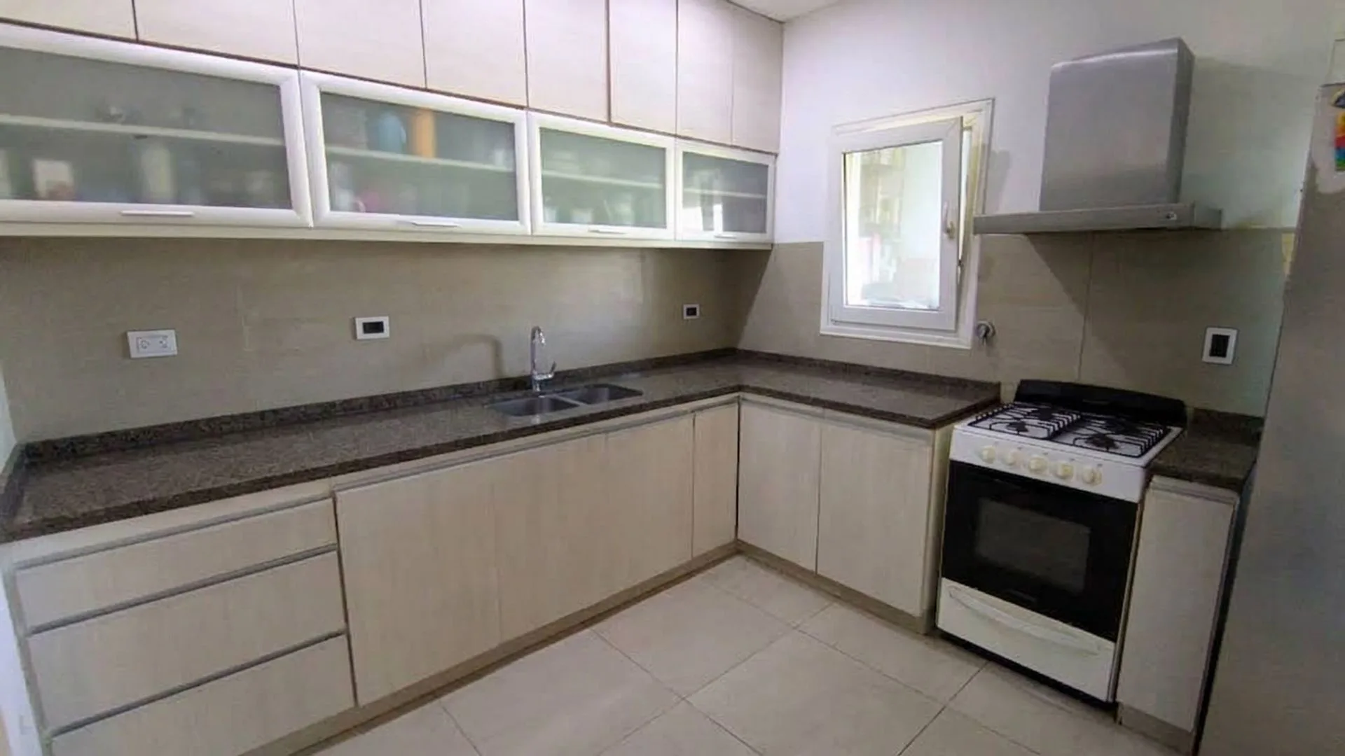 CASA 4 AMB CON PILETA Y GALERIA foto 3