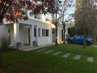 Casa en venta de lujo estilo minimalista en venta en Country Banco Provincia foto 1