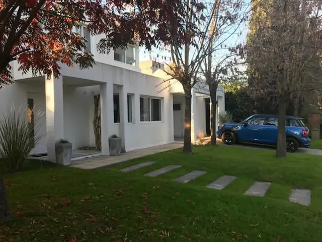 Casa en venta de lujo estilo minimalista en venta en Country Banco Provincia