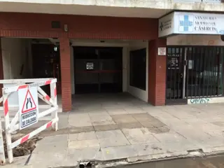 COCHERA CUBIERTA EN EDIFICIO foto 1