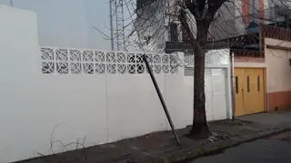 Excelente casa, estilo Mil Casitas, en 2 plantas, con salida a 2 calles. (Ibarrola y Pasaje La Huerta) Impecable estado. foto 1