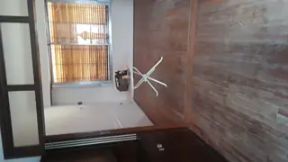 Excelente casa, estilo Mil Casitas, en 2 plantas, con salida a 2 calles. (Ibarrola y Pasaje La Huerta) Impecable estado. foto 2