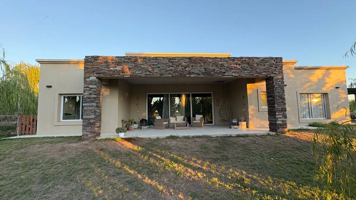 VENTA DE CASA BARRIO PRIVADO "3 LOMAS"  DONOVAN foto 2