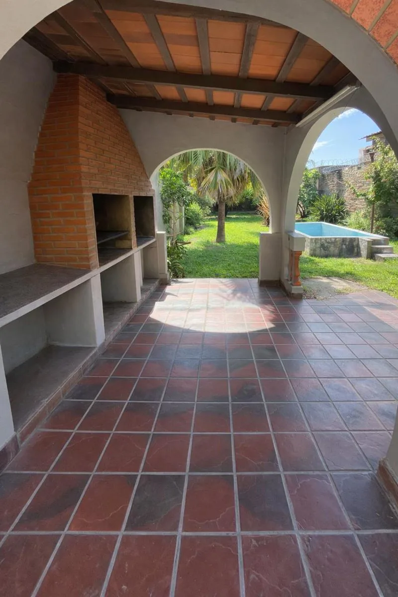 VENTA CASA 4 DORM- 2 BAÑOS- B° EL BOSQUE- SMT foto 2