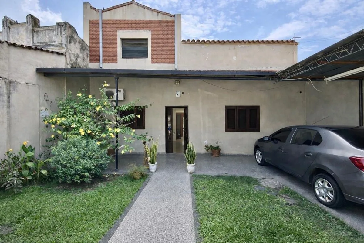 VENTA CASA 4 DORM- 2 BAÑOS- B° EL BOSQUE- SMT foto 4