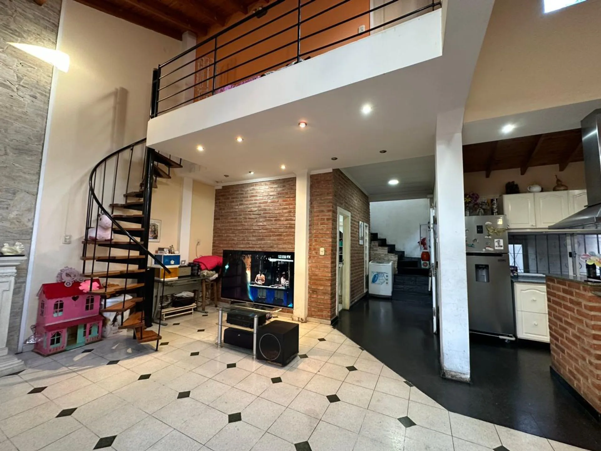 VENTA CASA 3 AMB CON PARQUE - VALENTIN ALSINA foto 2