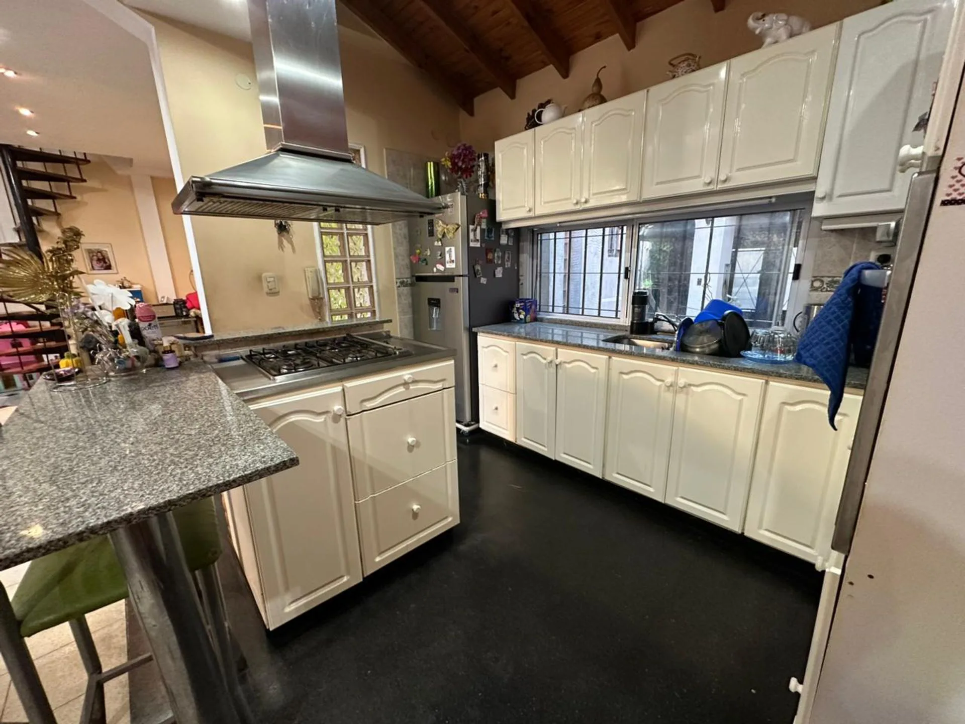 VENTA CASA 3 AMB CON PARQUE - VALENTIN ALSINA foto 4