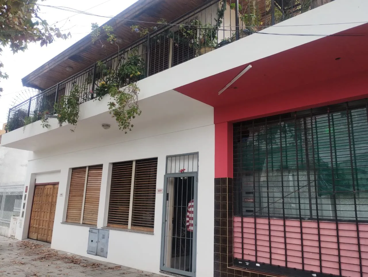 CASA EN LOTE PROPIO CON DOS LOCALES, Battle y Ordoñez 6300 - Villa Lugano foto 2
