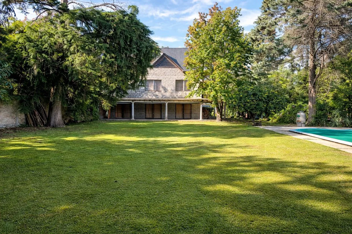 Venta de casa con terreno de 1100m2 en Del Viso foto 5