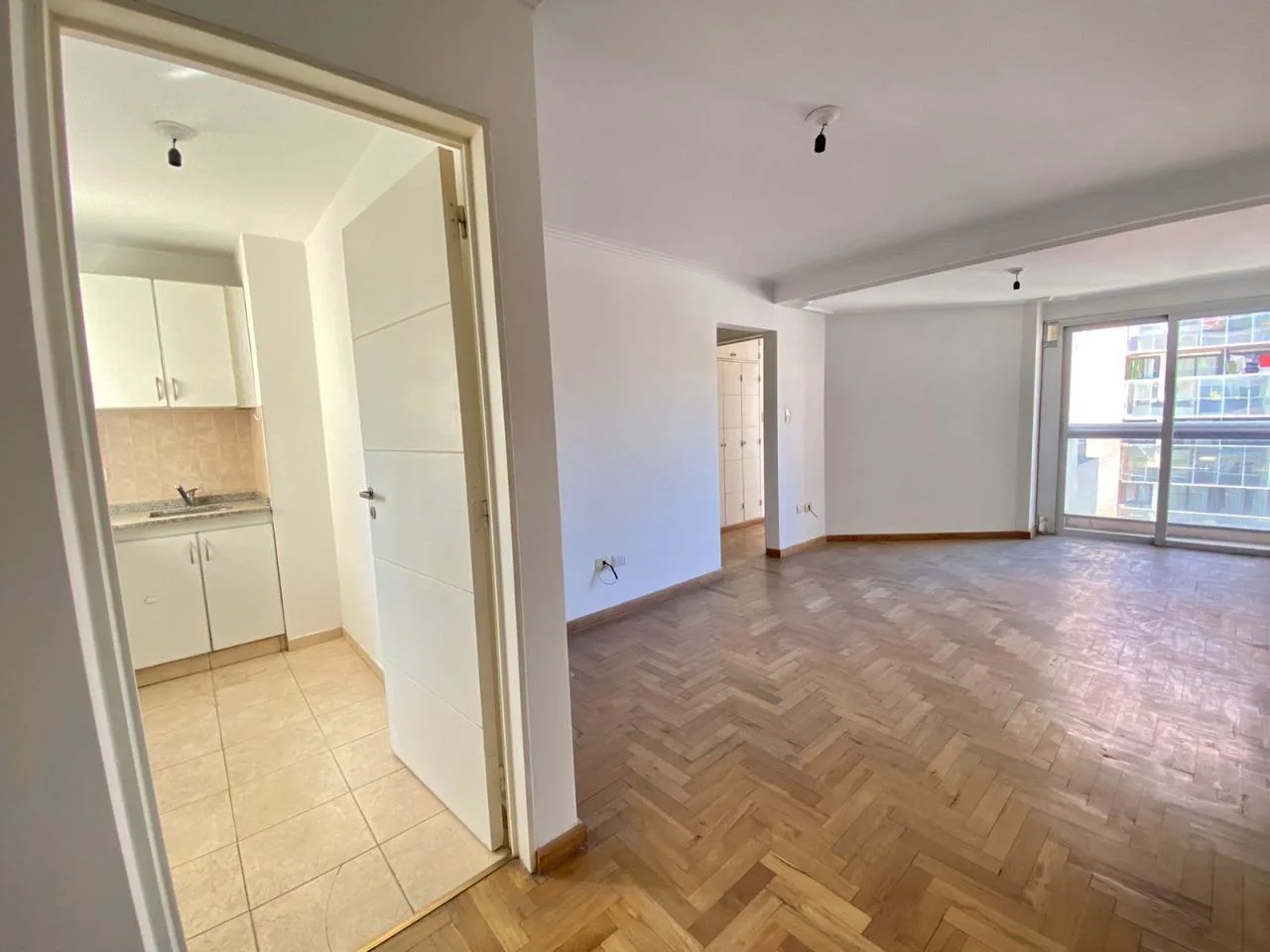 Departamento en Alquiler | Nueva Cordoba | 1 Dormitorio | Frente con 2 Balcones foto 2