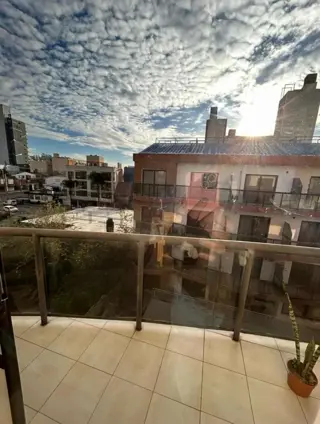 Dep'artamento en alquiler a una cuadra del centro foto 3