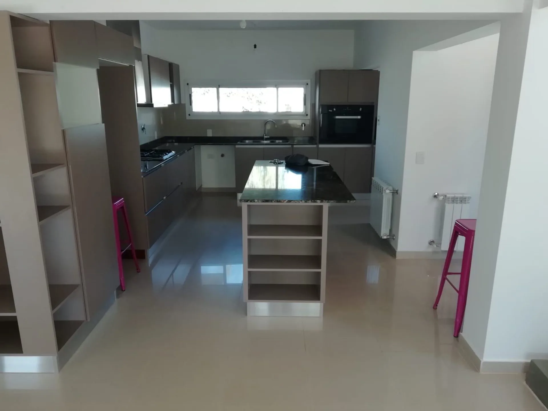 VENTA DE CASA DE NIVEL ZONA RESIDENCIAL EXCLUSIVA foto 2
