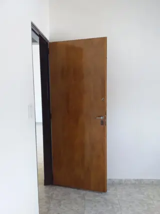SE ALQUILA DEPARTAMENTO DE 2 AMBIENTES CON PATIO EN CASTELAR SUR foto 1