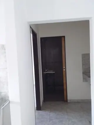 SE ALQUILA DEPARTAMENTO DE 2 AMBIENTES CON PATIO EN CASTELAR SUR foto 4