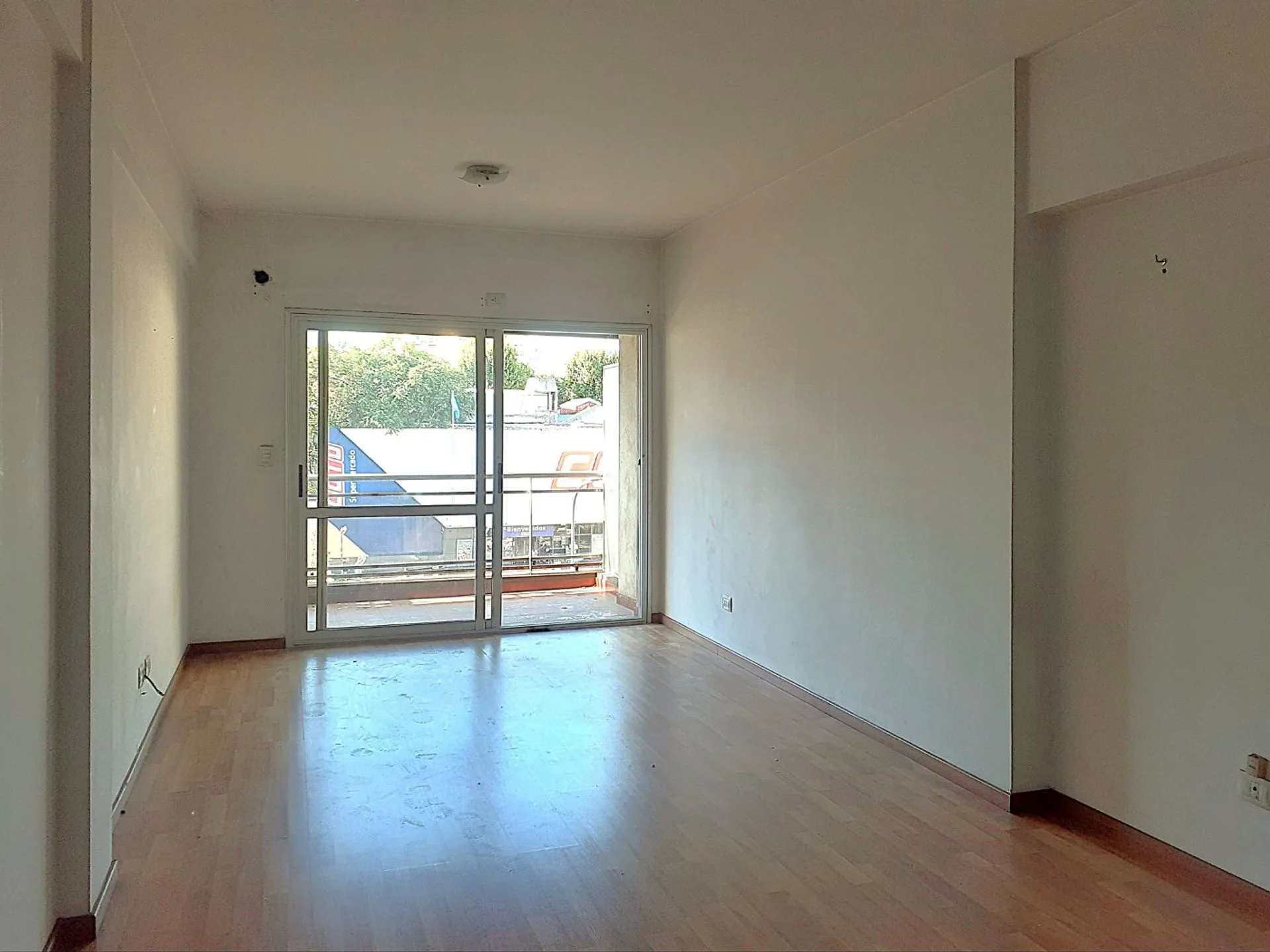 VENTA MONOAMBIENTE BALCÓN COCHERAS  BUENA RENTA!! foto 2