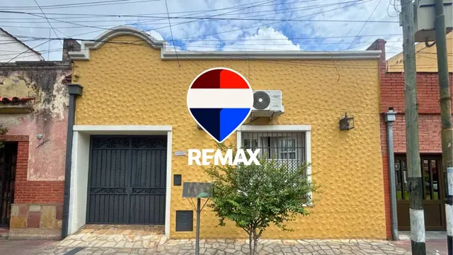 CASA EN VENTA SOBRE AVENIDA ENTRE RIOS MACROCENTRO