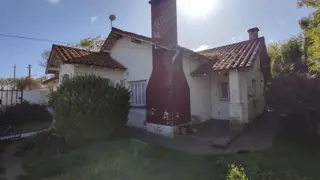 VENDO CASA CON TERRENO Y GALPON EN QUEQUEN foto 3