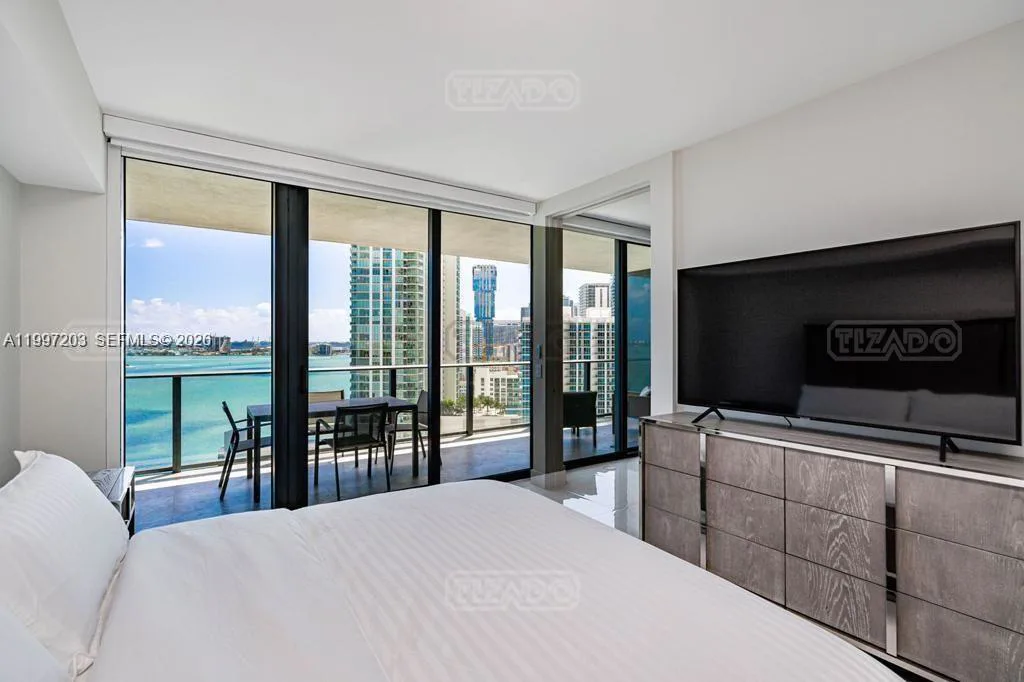 650 NE 32nd St 600 foto 5