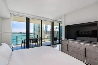 650 NE 32nd St 600 foto 5