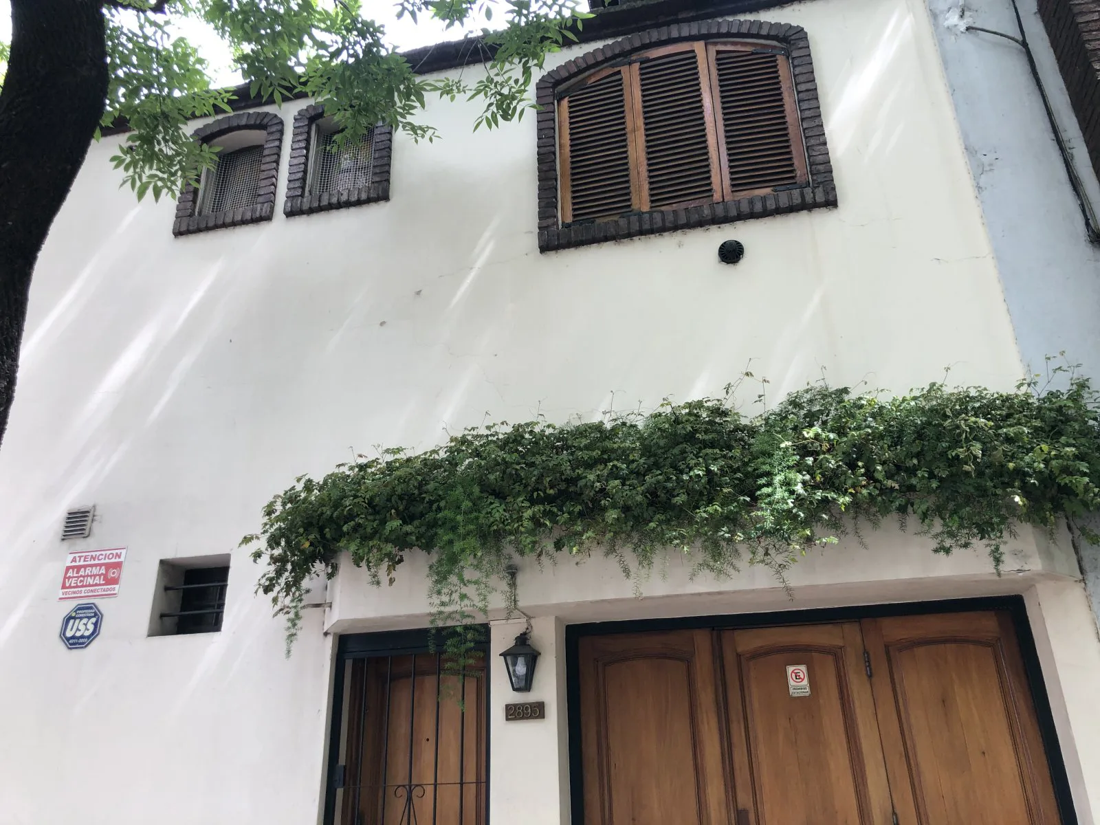 CASA 7 AMBIENTES CON PATIO Y TERRAZA CON PARRILLA, COCHERA P/AUTO GRANDE, EN CONESA AL 400, BARRIO DE COLEGIALES foto 2
