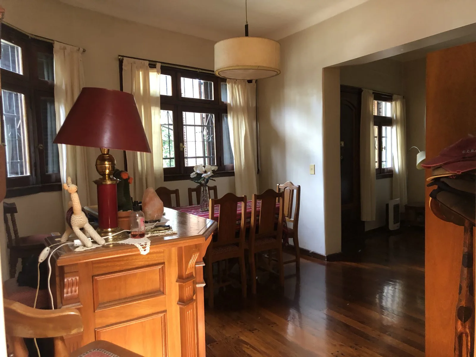 CASA 7 AMBIENTES CON PATIO Y TERRAZA CON PARRILLA, COCHERA P/AUTO GRANDE, EN CONESA AL 400, BARRIO DE COLEGIALES foto 5