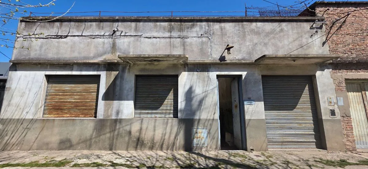CASA A REFACCIONAR  VENTA LLAVALLOL CON 2 LOCALES foto 2