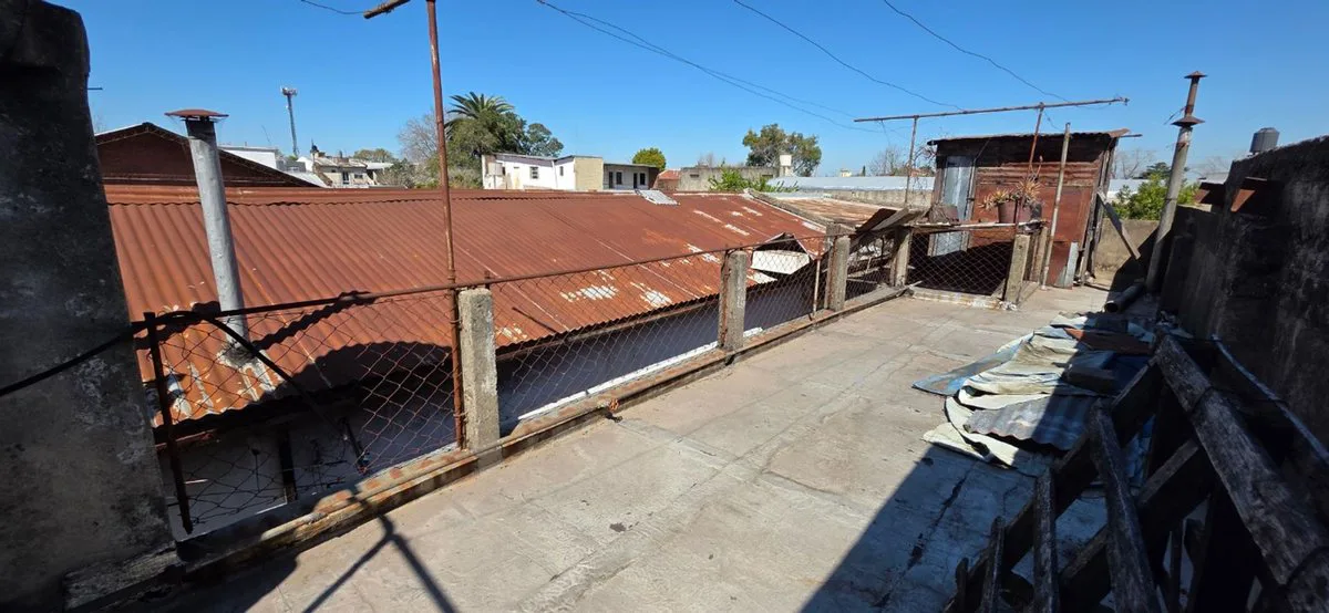 CASA A REFACCIONAR  VENTA LLAVALLOL CON 2 LOCALES foto 4