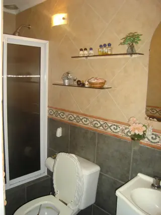 Chalet 7 amb. con quincho. Cerca de Acceso Oeste. foto 4