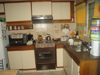 Chalet 7 amb. con quincho. Cerca de Acceso Oeste. foto 5