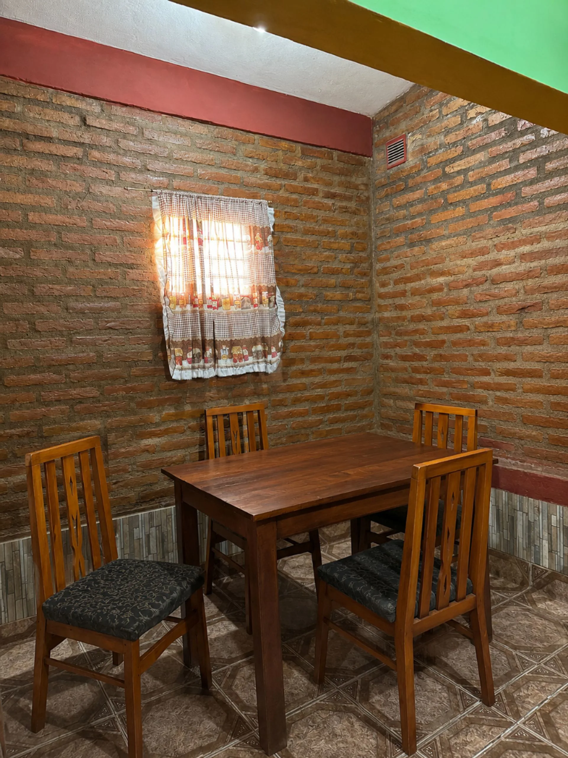 VENTA DE CASA BARRIO CAMPO CONTRERAS foto 3
