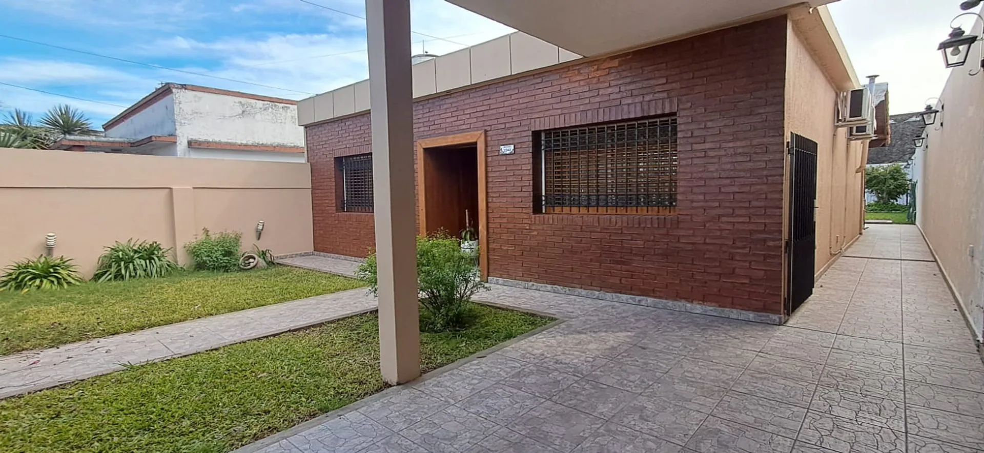 CASA 5 AMBIENTES, QUINCHO, JARDIN Y PILETA foto 3