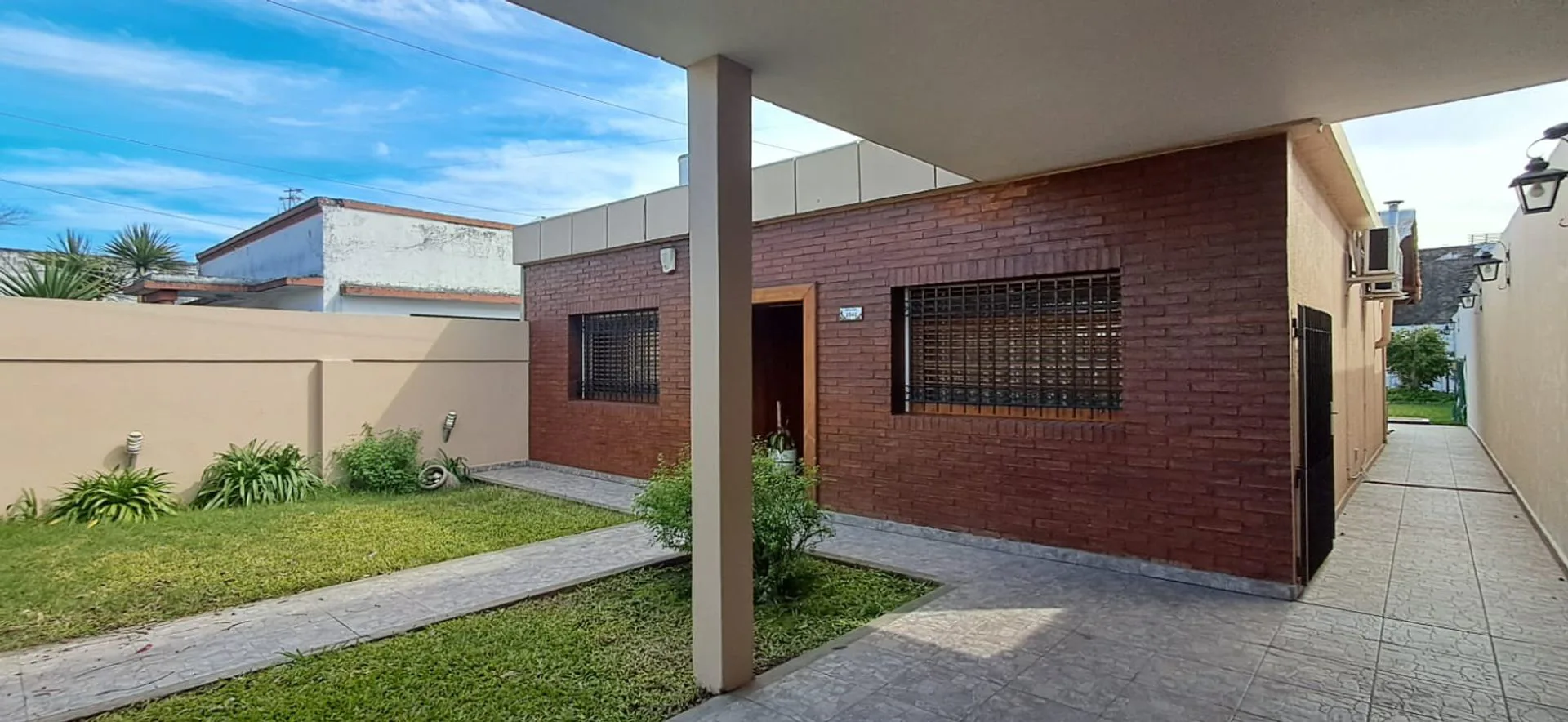 CASA 5 AMBIENTES, QUINCHO, JARDIN Y PILETA foto 4