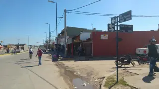 INMEJORABLE ESQUINA SOBRE COCURRIDA AVENIDA foto 4